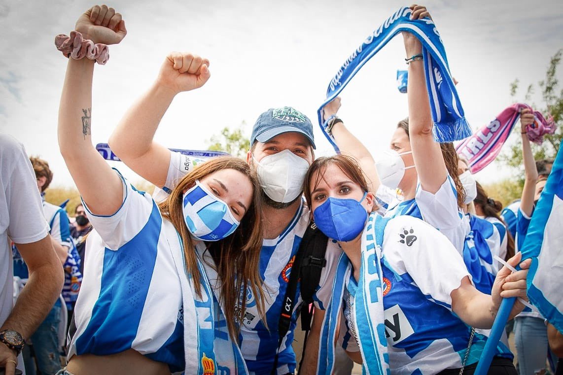 pa_tricia32's tweet photo. LA FORÇA D’UN SENTIMENT 🔵⚪️🔵 #rcde #Objectiu21 https://t.co/uWHMtrnBvu