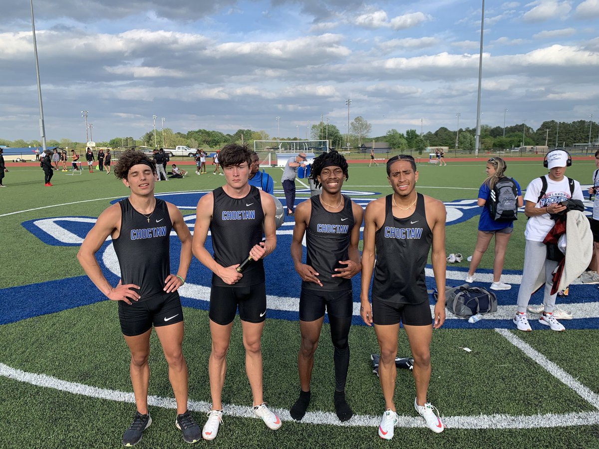 kale_hogan's tweet photo. We going to State!  Silver in the 4x400.  Let’s go get it!  @choctawtrack_ @ChoctawDNA @BaByColombia30 https://t.co/76NH4CY933