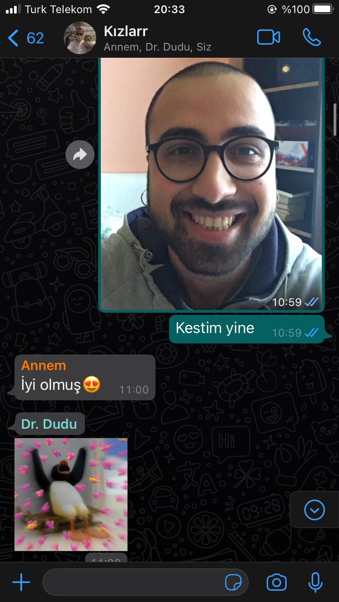 annem ve kız kardeşimle şöyle bir Whatsapp grubu kurdum ne zaman iyi hissetmek istesem fotoğraf atıyorum onlar da istisnasız övüyor..