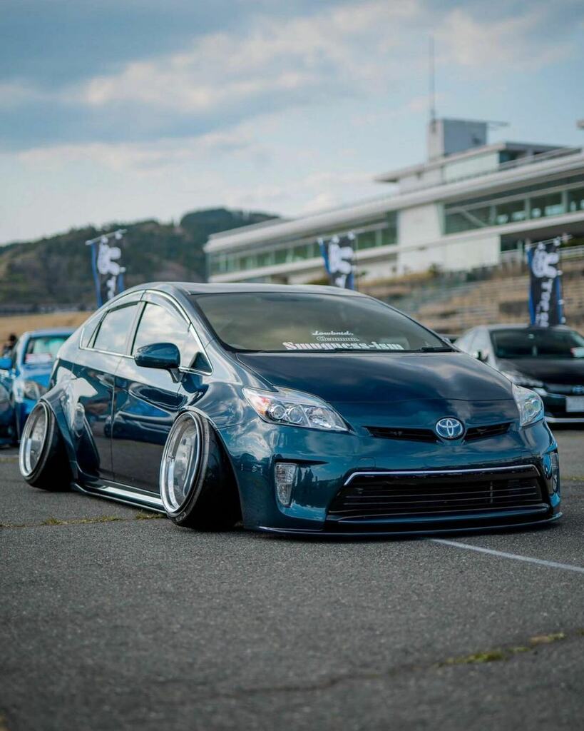 LoweredLife's tweet photo. Stancey with a side of fuel economy 😍
Via @___r_y_o___ / @damnboys_photographer #loweredlifestyle
#smugnessism #simpleclean #stance #camber #slammed #lowstyle #outlip #fitment #jdm #usdm #static #stancenation #stanceworks #airride #airsuspension … https://t.co/jw7zm1DN80 https://t.co/EsaJSH1FHu