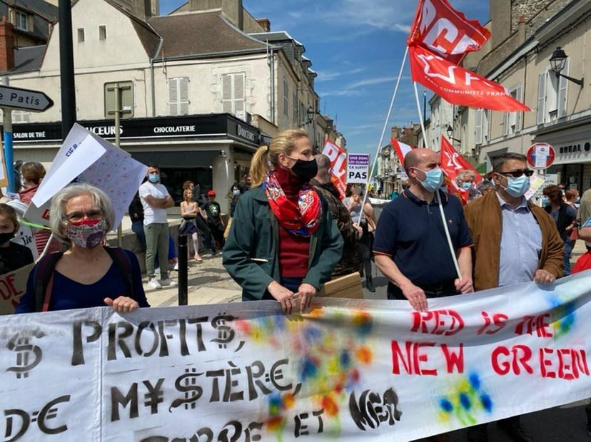 BrunoNottin's tweet photo. #Montargis #MarchePourLeClimat

Beaucoup de monde dans les rues de Montargis aujourd’hui pour exiger des moyens à la hauteur des défis climatiques que nous allons devoir relever. Le capitalisme épuise la planète et les hommes, reprenons le pouvoir sur nos vies ! https://t.co/6Gp6eXvhRM