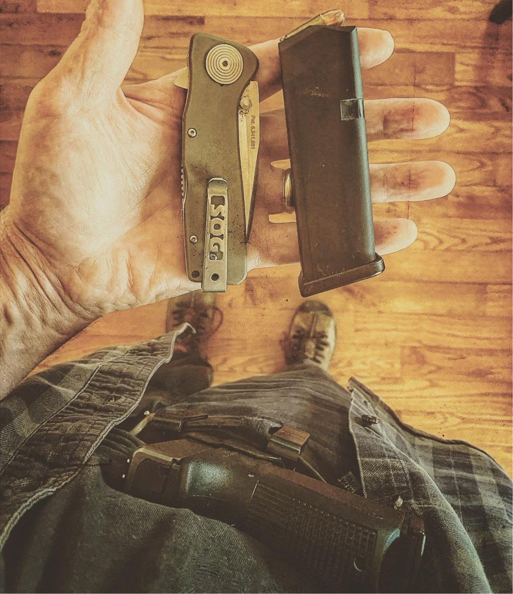 BravoHolsters's tweet photo. #Repost @down_easter
ใปใปใป
Sunday Carry. Be more devoted to: Gods Word, fellowship with my fellow believers, Worship of God, and Prayer. All will lead to Godly service. ๐๐
#everydaycarry #edcusa #pocketdump #pocketknife #edclife #edclifestyle #unitedwecarry #edcphotography https://t.co/hZLVe5GmqG