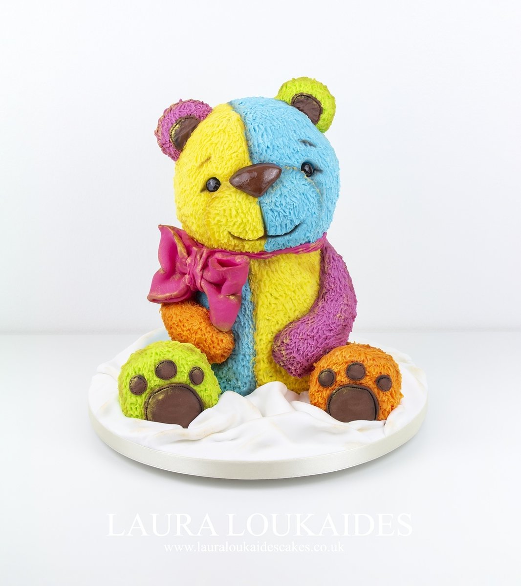 CakeDecorateCo's tweet photo. Cuteness overload, coming your way!

This adorable rainbow bear cake could brighten even the darkest of days, crafted by @lauraloukaides using THE SUGAR PASTE™ and coloured with Magic Colours Neon gels 🌈

Shop Now → https://t.co/6U9XHTYYyZ https://t.co/BRGkR1QBB3