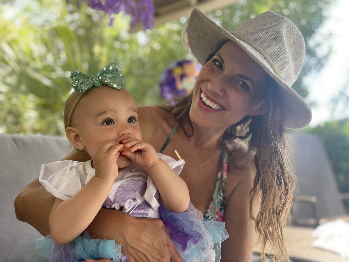 What can I say, I hit the fucking jackpot. These kids absolutely adore her. She does everything for them, while keeping that gorgeous smile glowing. We're a lucky crew, and owe it all to my boo. Love you, babe..
.
#momming #thisgirlrocks #mothersday #epicmom #hotmomma