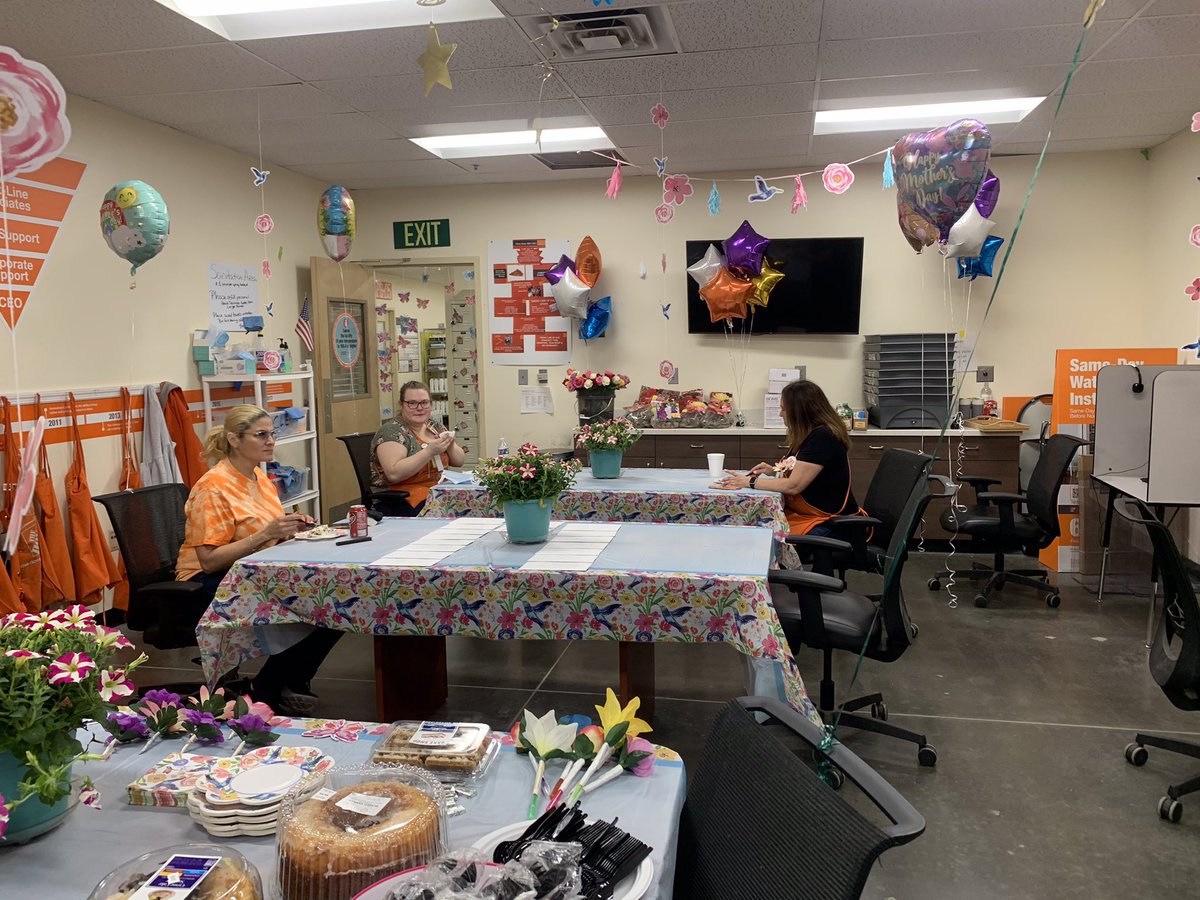 Happy Mother’s Day to all our ladies at Phenix City, AL.  
Olive Garden, handmade pens, and dessert!   Thanks for all you do 365!  <a href="/PhenixCityTHD/">PhenixCityHomeDepot</a> @RonRounds <a href="/JessicaJ_0817/">Jessica</a> <a href="/MET0817/">Tonya</a>