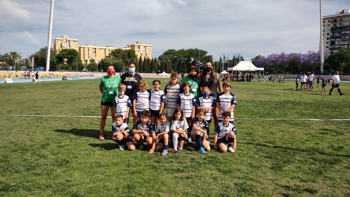 deluis89's tweet photo. Gran día ayer de club... De los más de 100 jugadores y jugadoras de la escuelas participaron 42 este fin de semana. 32 en el rugby escolar (M6-8-10) y 20 en Marbella jugando su fase final en M14.
Orgulloso sobretodo de crecer y más en estos duros momentos de pandemia.#rugby https://t.co/6StprlIChF