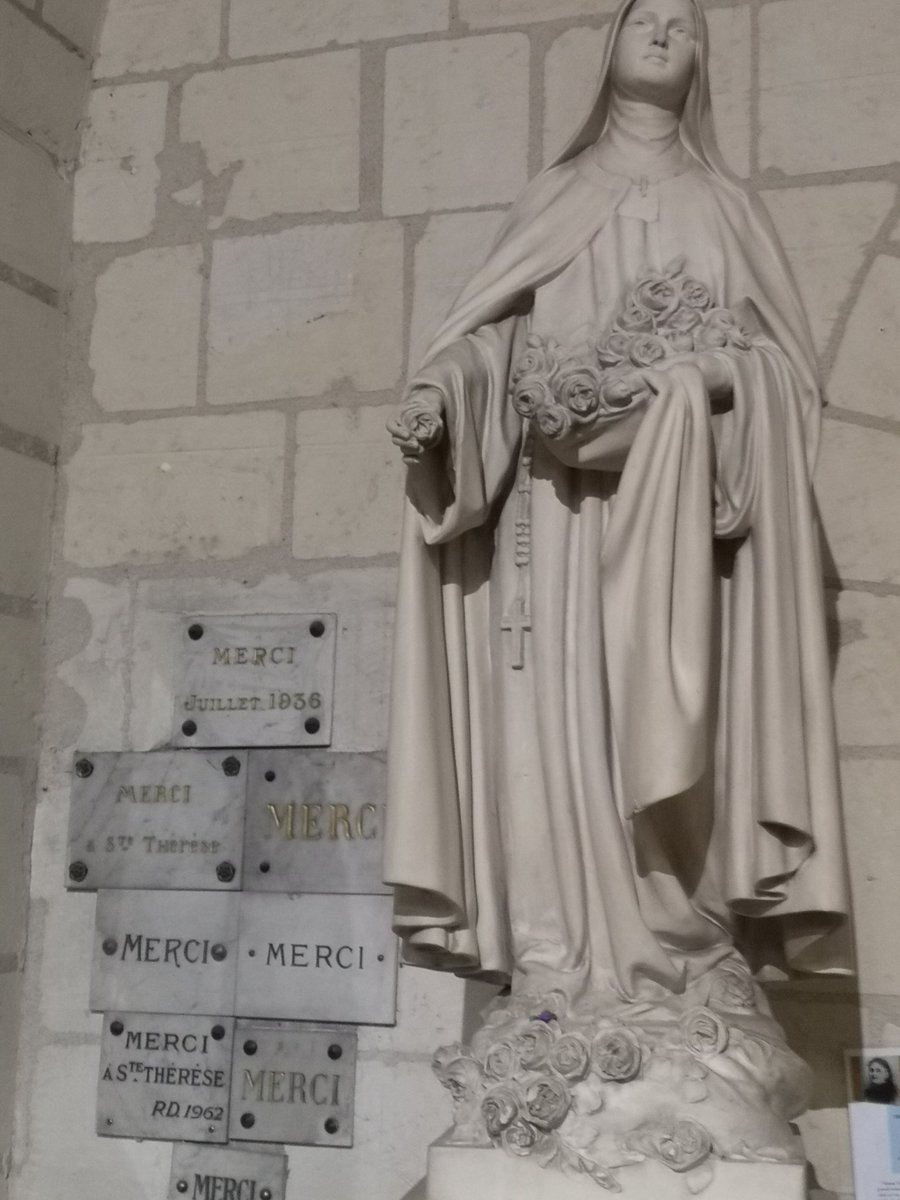 Pastoral-posting, commemces!First stop was at l'île-Bouchard, local Marian shrine where a series of apparitions occurred in 1947.