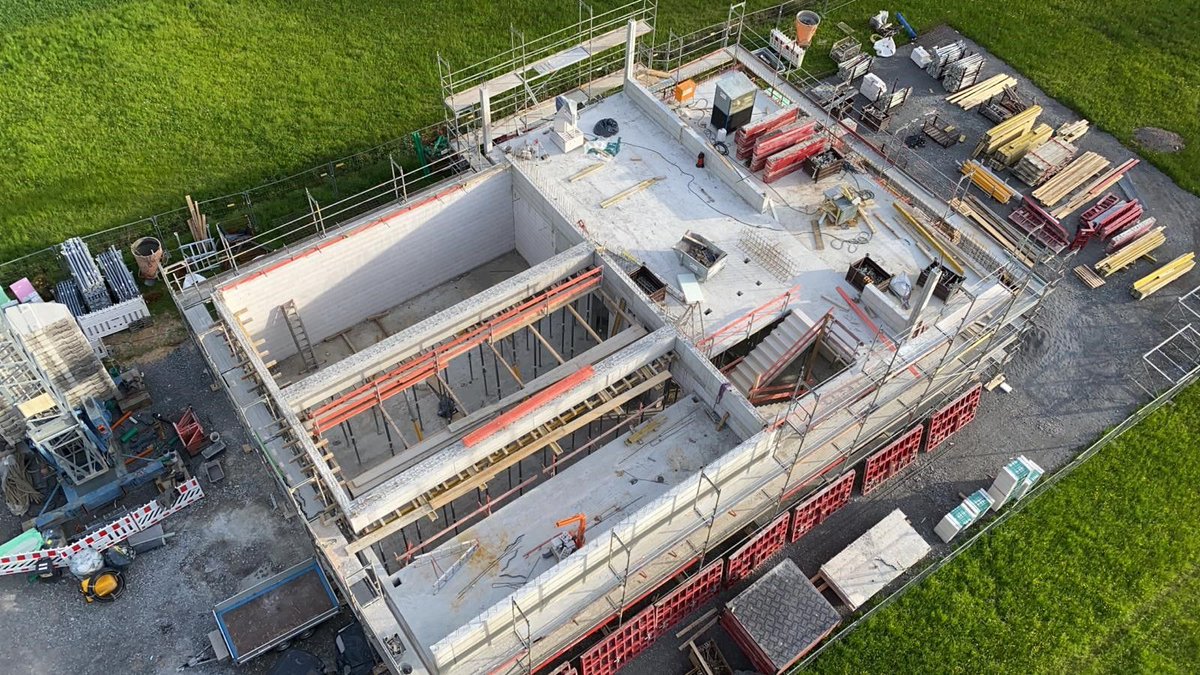 ffbretzfeld's tweet photo. Bereits am 16. März war Spatenstich für das neue Gerätehaus im Ortsteil Geddelsbach. Hier ein paar aktuelle Bilder vom Bau...

https://t.co/q8sQytop2L https://t.co/5PJ7KPxIgS