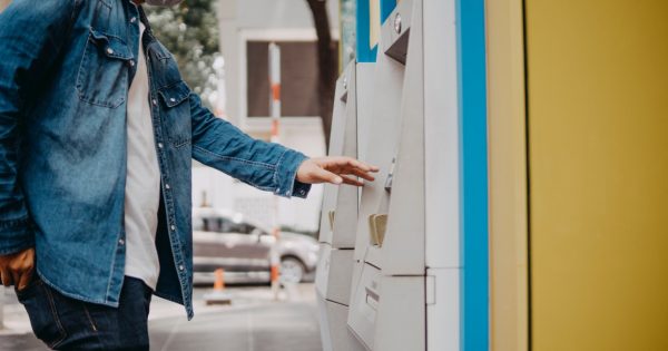 AgenteMoob's tweet photo. La pandemia podría batir récords de despido y borrar 19.000 empleos en la banca española https://t.co/FKQKViCItL https://t.co/SbSf3WEbUD