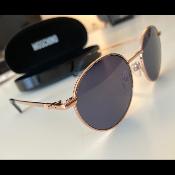 KaraPoshmark's tweet photo. So good I had to share! Check out all the items I'm loving on @Poshmarkapp from @Gothic_Ash #poshmark #fashion #style #shopmycloset #luckybrand #lovemoschino #simplyveraverawang: https://t.co/2aHTEP031e https://t.co/WMqJirYLQs