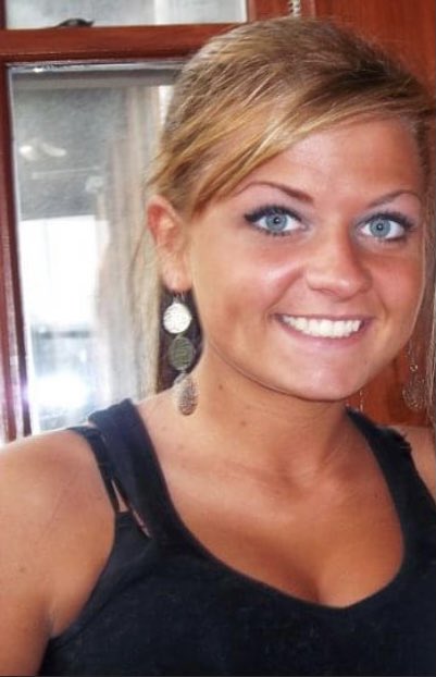 Chloe_Raaye's tweet photo. 17 VS. Now (27) thank god for good skincare and no more tanning.. https://t.co/oNSG8wxuBg