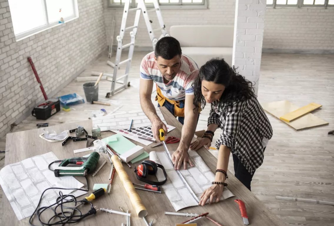 Девушка делает ремонт фото. Ремонт фото процесс. Процесс ремонта. Девушка делает ремонт. Ремонт dct.