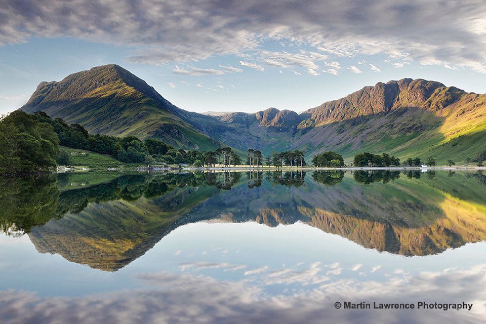 MLawPhoto's tweet image. No wonder Buttermere is so popular with Fellwalkers and Photographers alike. I think it’s due to these two mountains overlooking the lake and it’s accessibility. It always seems to call me back to one of the best views in the lakes #LakeDistrict #Buttermere #haystacks #walks