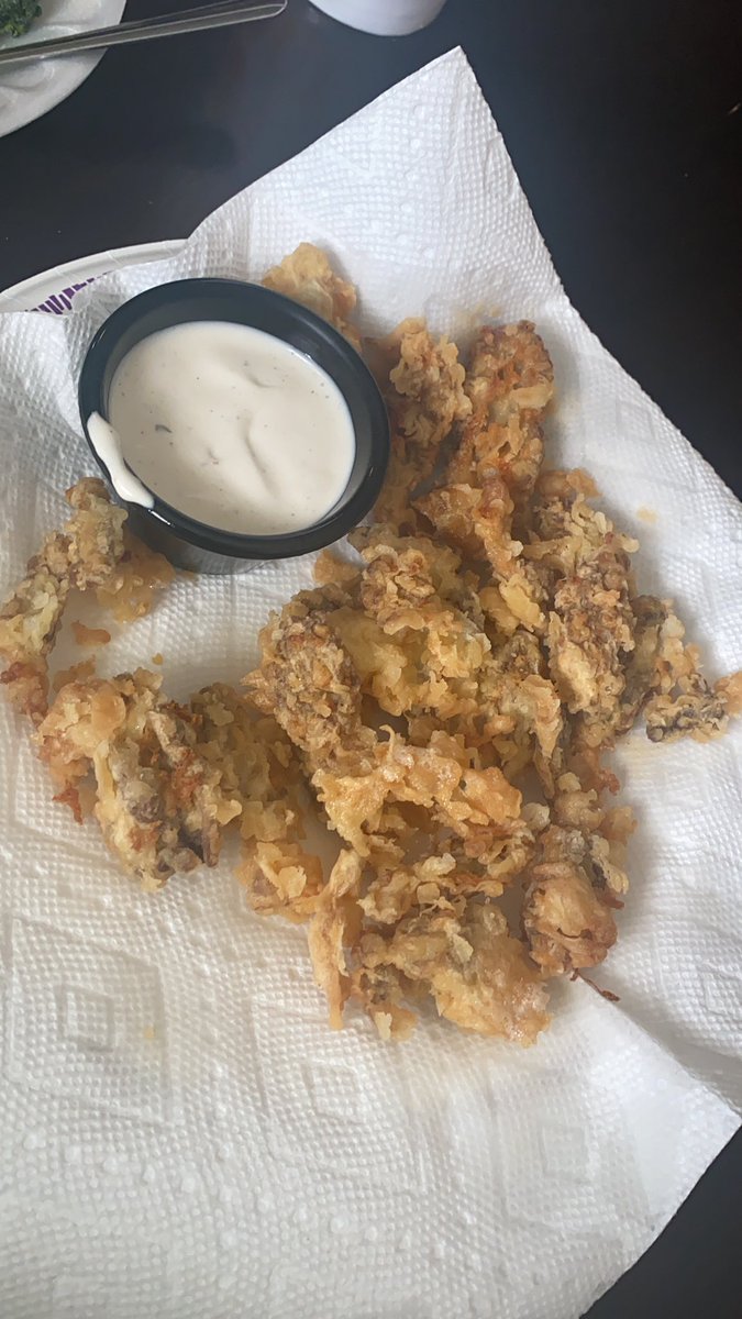 ManEaterGaming's tweet image. Tell me you’re from Missouri, without telling me you’re from Missouri 🤤🤤