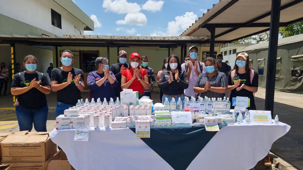 AlfreONIPC's tweet photo. Más de 3000 insumos médicos fueron entregados por la Misión Piar al Hospital Gervasio Vera Custodio del municipio Piar del estado Bolívar, gracias a la articulación entre nuestra ministra, Dra. @mhenriquezvzla el ministro para la @AlvaradoC_Salud. 

#AbrazaLaVida https://t.co/vCYJPZnxMd