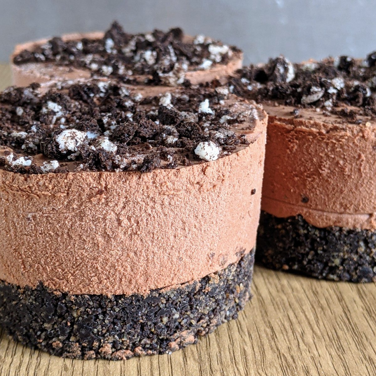 cococheesecakes's tweet photo. We're back at sunny @SneintonVeganMk on Saturday with these lovelies:
- Chocolate Orange
- Millionaire's (gf)
- Oreo
- Raspberry Shortcake (gf)
- Sicilian Lemon
- Snickas
Message us to pre-order!
π
#vegancheesecake #vegantreats #vegandessert #nottsvegans #sneintonveganmarket https://t.co/ynAz3uizik