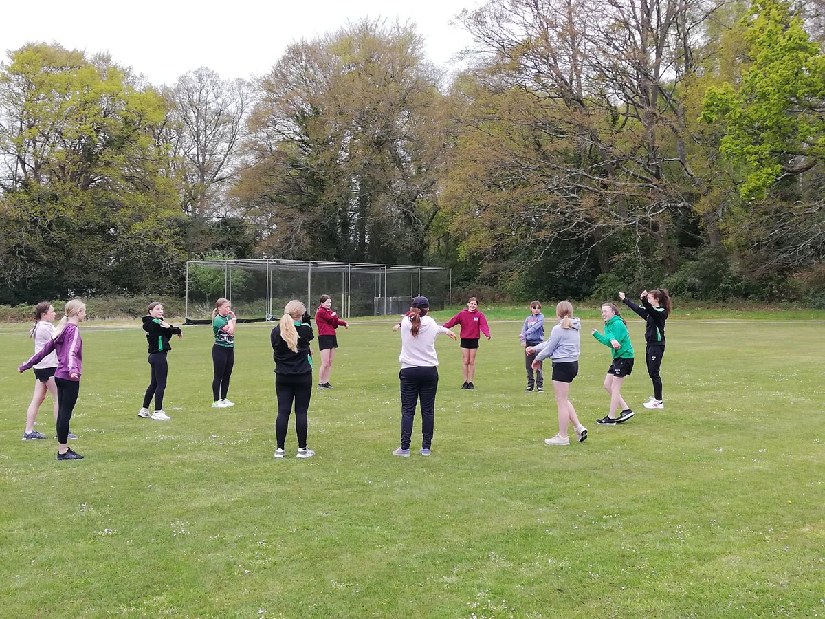 First ever girls training session for the Calmore Cougars tonight. Great to have the U13 and U15 girls together tonight ahead of the Lady Taverners Cup @Calmore_Sports @HampshireCB @LadyTaverners #calmorecougars  #herecomethegirls