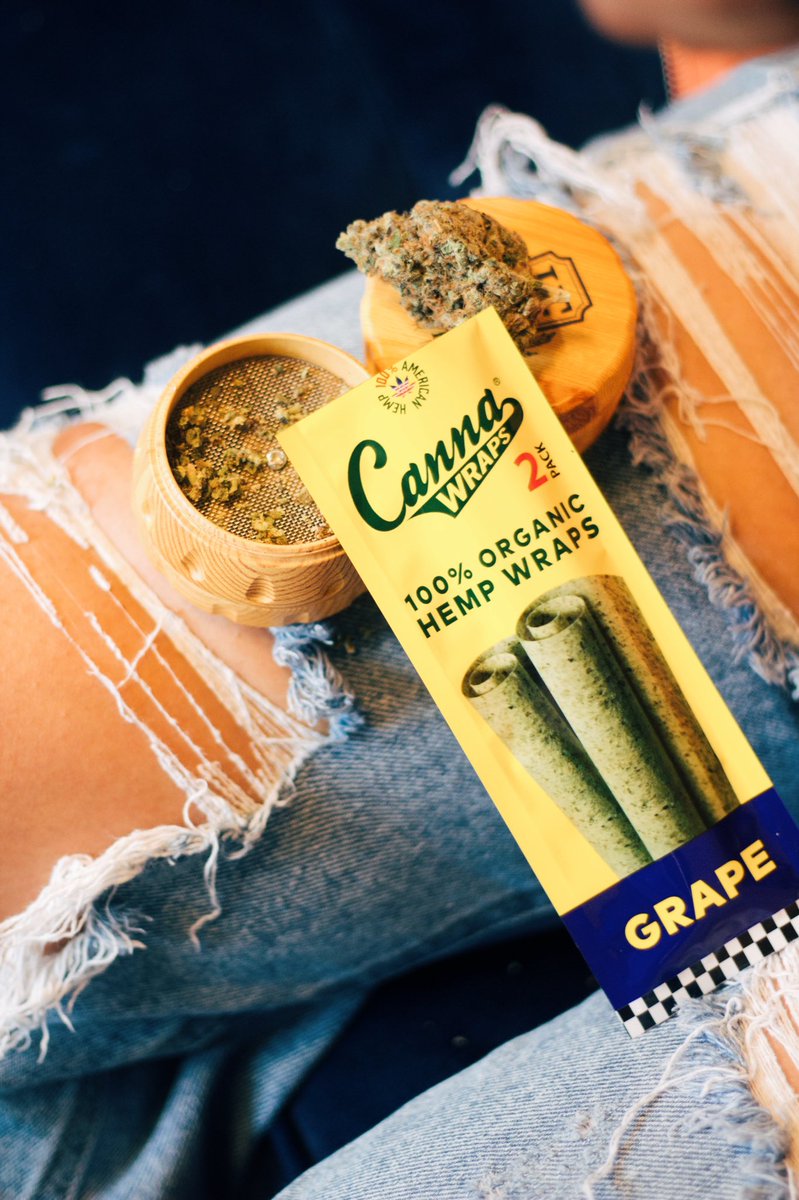 HicksfordFarms's tweet photo. Rolling up some Hicksford on a Tuesday. What’s in your blunt? @CannaWraps https://t.co/zD9kJDtu91