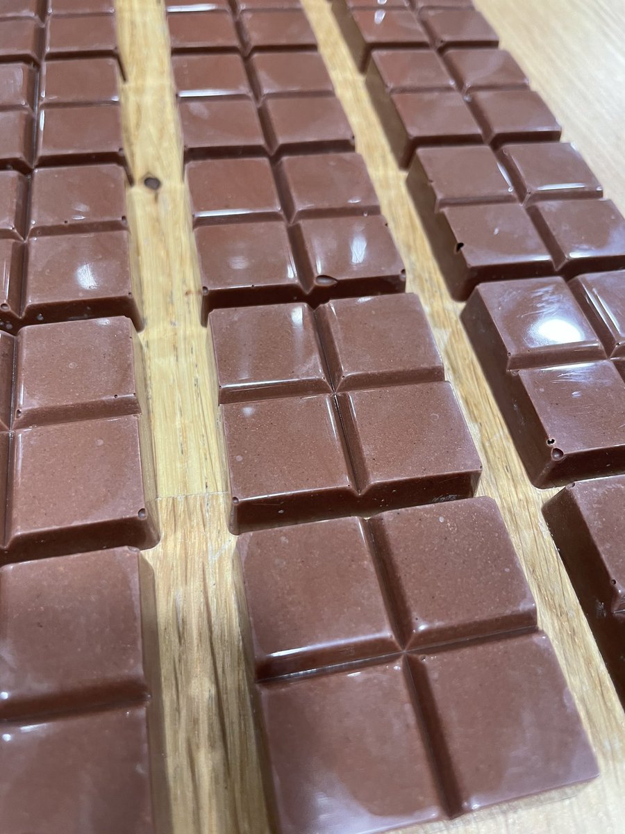 Thank you to everyone <a href="/YorkCocoaWorks/">York Cocoa Works</a> for looking after the <a href="/skoshyork/">skosh</a> crew today 😘 🙌 a truly fascinating chocolate workshop! 🍫😋