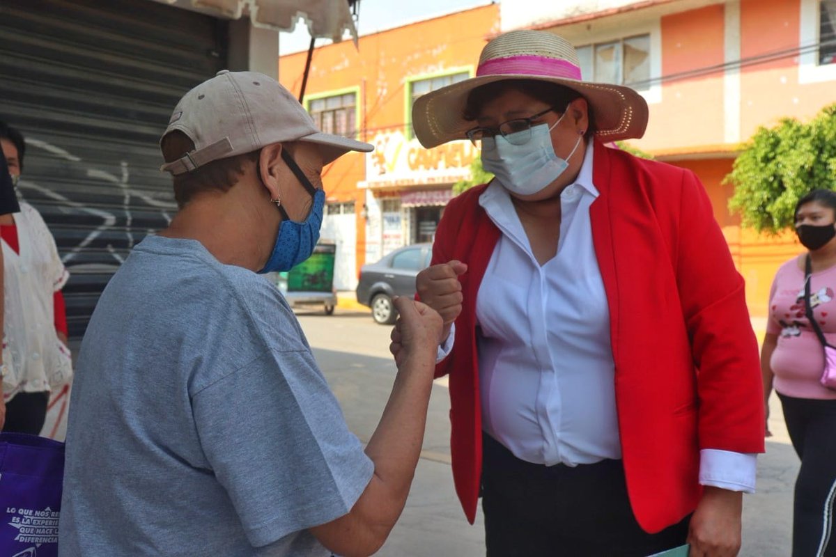 RosalbaPinedaRm's tweet photo. #ProtegerLoQueQueremos 🌹

Con mucho entusiasmo hice un recorrido en los diferentes establecimientos y hogares de la Colonia Emiliano Zapata en #Chicoloapan en donde me di a la tarea de tocar casa por casa para dar a conocer mis propuestas de campaña

¡Este 6 de junio! #VotaPRI https://t.co/OtOcedtt6S