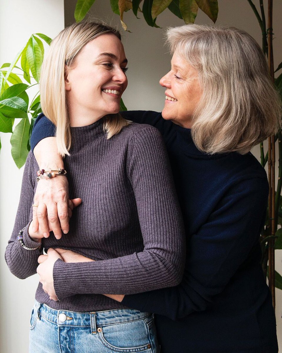 Blue Back Square tweet media