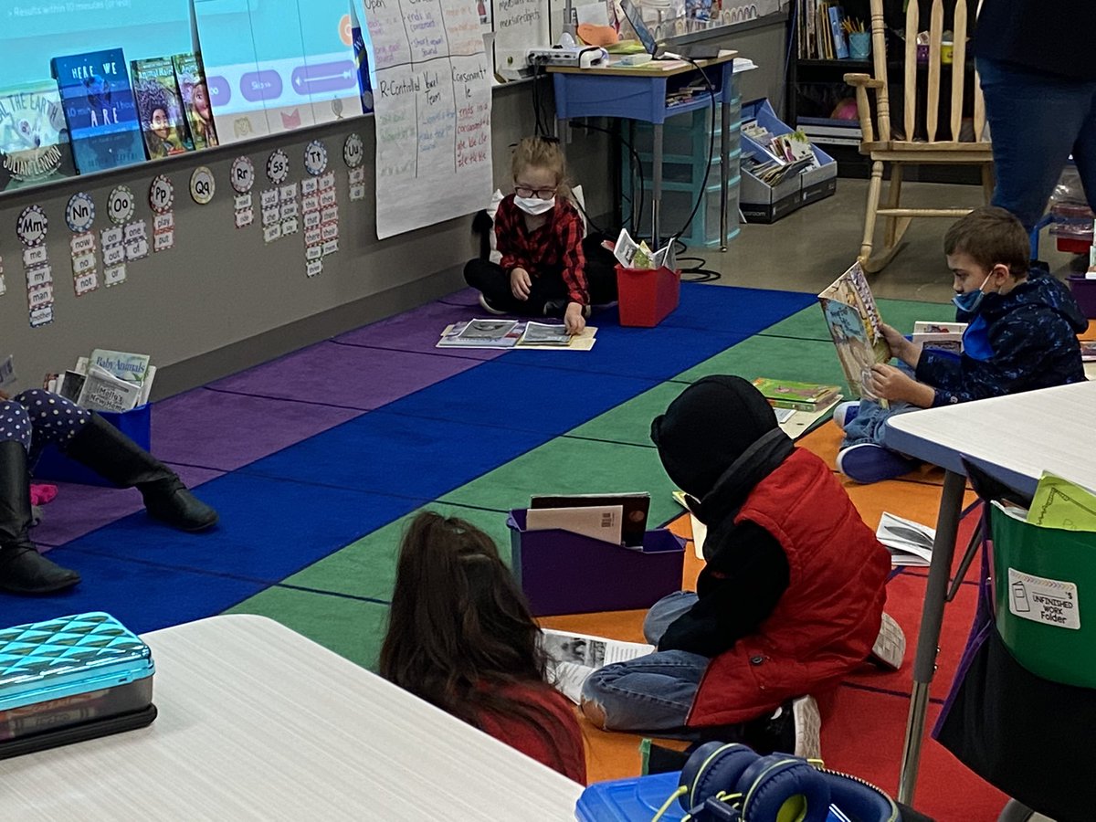 mrsjenaragon's tweet photo. Reading, reading, reading! Loved the literacy life that Charter Oak has created. @BeltonISD #readingconferences #booksbooksbooks #morebooks #readersgonnaread #choice #wearereaders #literacystrong https://t.co/M8TLE1JDdi