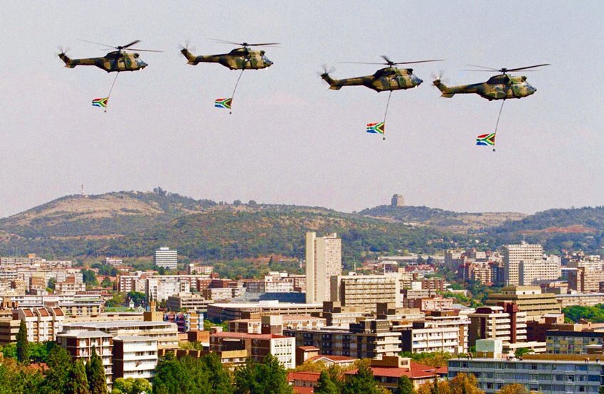 10/. Just after Mandela was sworn in came a moment that still gives me goosebumpsJets & helicopters flew low over the crowdInstinctively we flinched, but then it dawnedThe military - & the State - were no longer enemies of the people: they belonged to the people  #FreedomDay