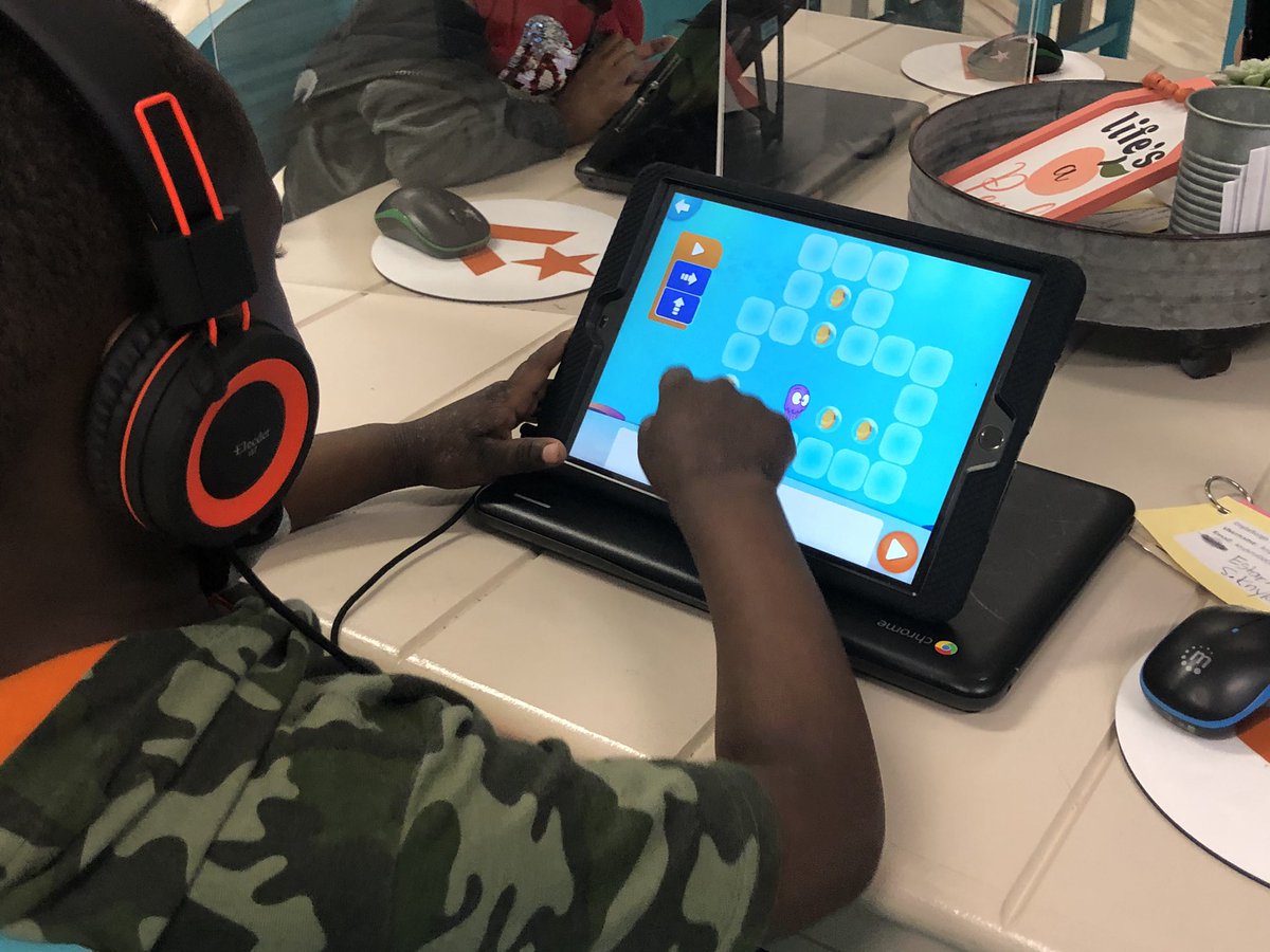CLand_SWE's tweet photo. Never to young to code. Look at these Kinder friends! @HumbleISD_SWE
@HumbleISD_DDI
@gotynker
#futurecoders
#TynkerJr https://t.co/j2c8oVsiU4