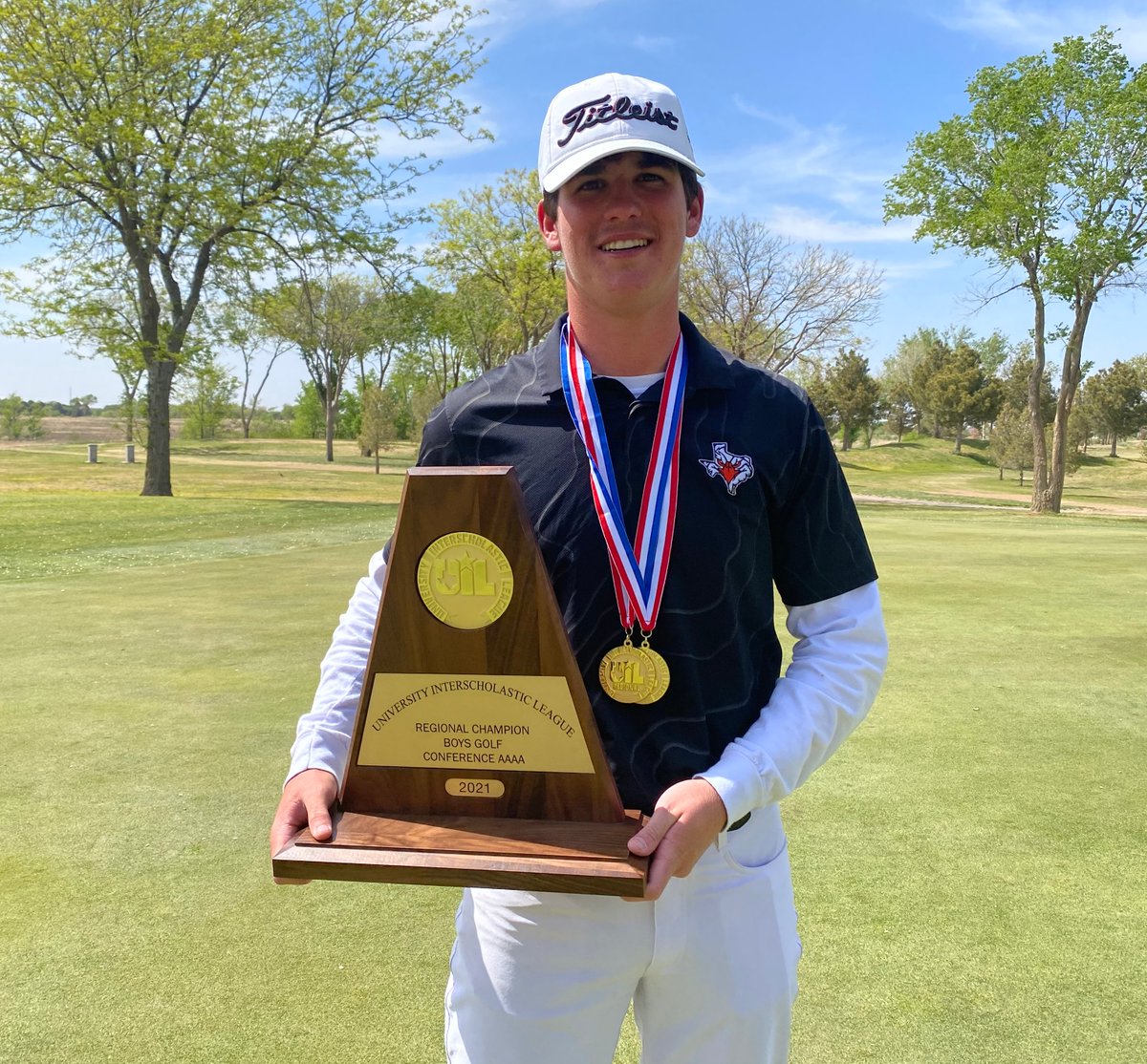 ArgyleISD's tweet photo. 💥 EAGLE GOLF STATE BOUND💥
The Eagles took it to the next level at the 4A Region I tourney-winning by 32 shots! AHS broke the team record for a single round and a 2-day total of 577. Regional individual champion Gaven Lane shot a single-round record of 63‼ 👏👏 https://t.co/pudULNw3bd