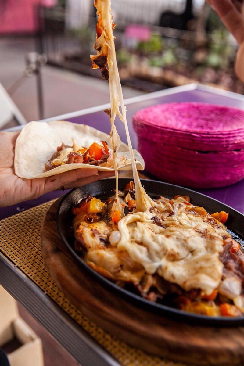 DonBatiz's tweet photo. Ven a Surtidora Don Batiz y prueba nuestro delicioso alambre, esta para chuparse los dedos.

#LaSurtidora #DonBatiz #Polanco #Cdmx #Alambre #MexicanFood #ComidaMexicana #mexicanfoodporn https://t.co/0f2eZ5FRDc