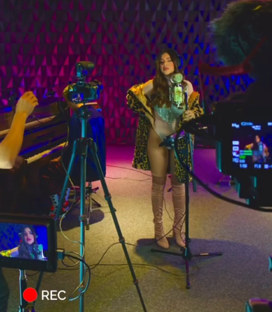 kosnews__'s tweet photo. 📷| Behind the scenes del rodaje de los recientes Live Sessions de @KeniaOS. https://t.co/YZi3Eoftz5