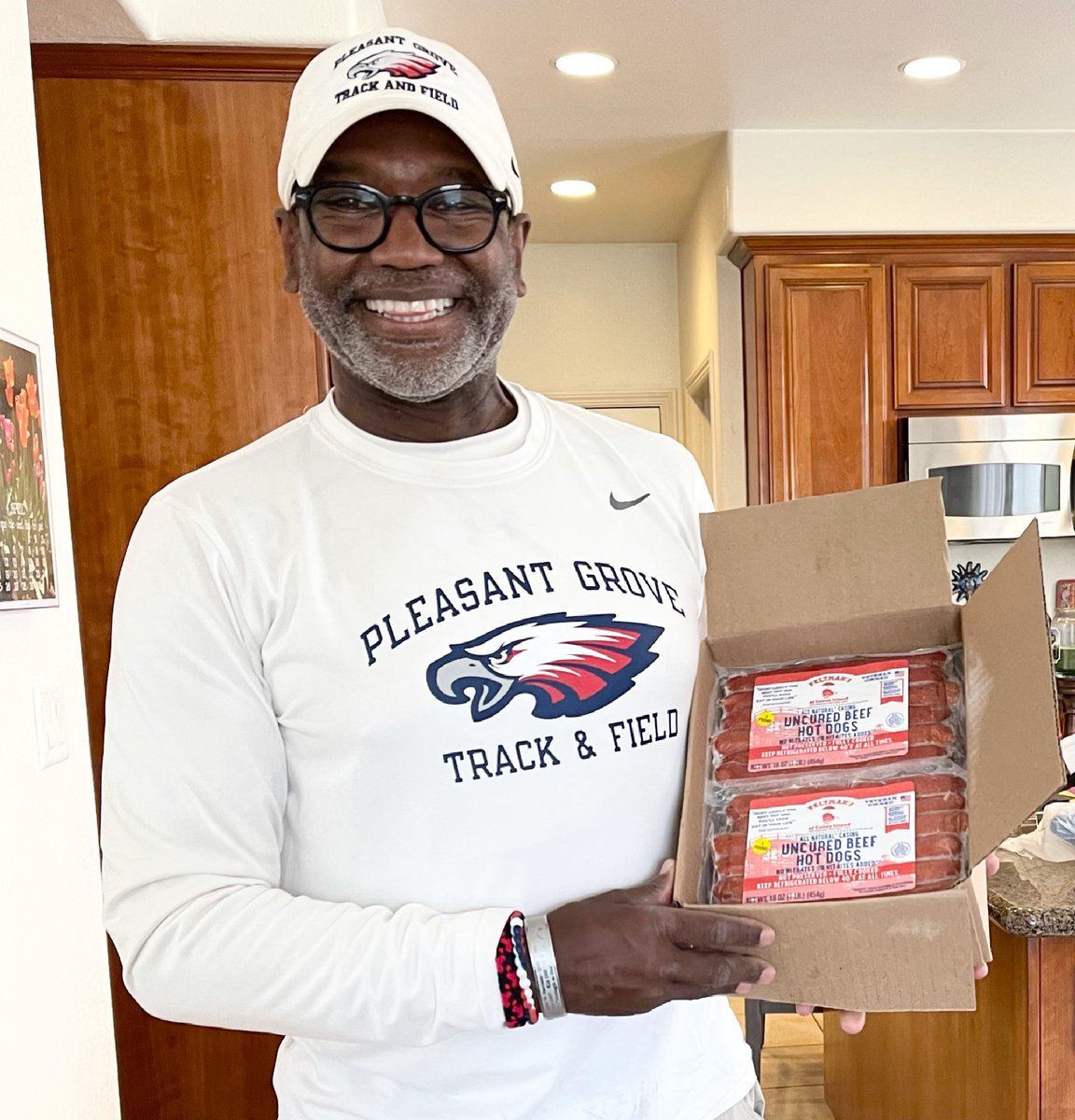 tonygates44's tweet photo. You KNOW itโs gonna be a good day when your @FeltmansConey order comes in!! #itswhatsfordinner #hodogs #feltmans https://t.co/x1bbfMF5Iw