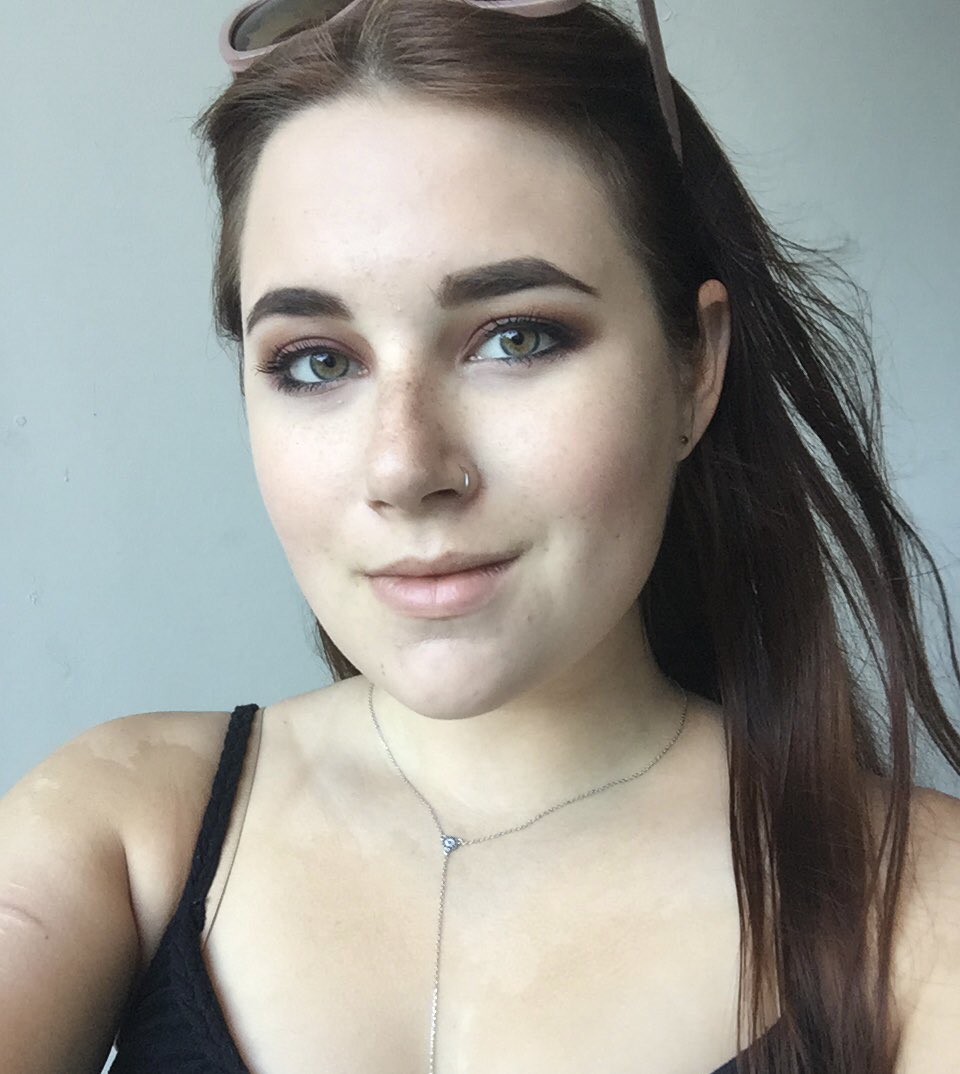 Strngrtruthart's tweet image. Selfie vs self portrait