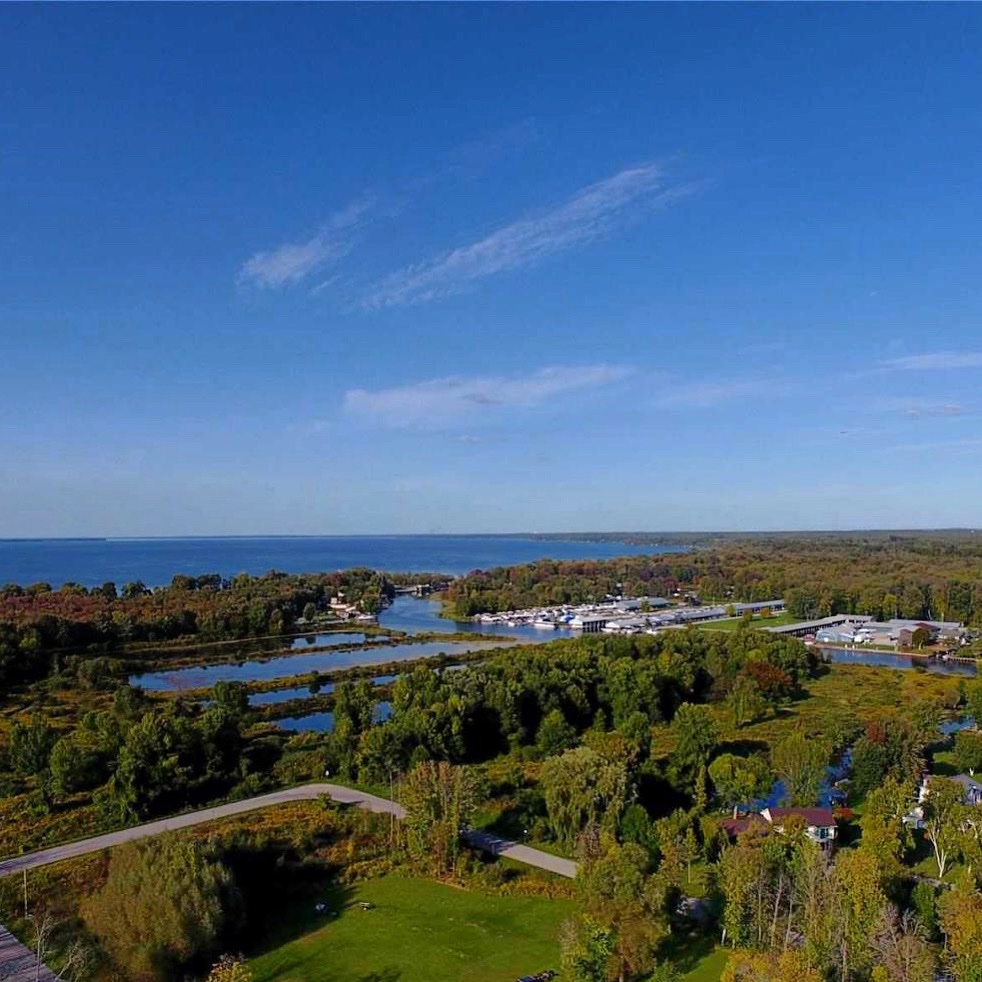 TheTrafficGuys's tweet photo. Georgina is picturesque, especially in the summer time! Never been? Well we will take you there during cottage country Tune in to 93.7 KCountry! If you’re familiar with the beautiful town, catch traffic reports daily 
#georginaontario #travel #traffic #radio https://t.co/0P4VnWciXx