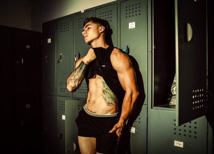I know the topic of all the locker room talk ? #jockmen #camguy #tuesdaymotivations https://t.co/1Of