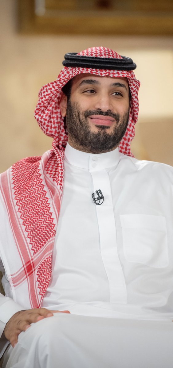 #لقاء_ولي_العهد
لغة حوار سمو ولي العهد سهلة وواضحة، نبرة واعدة وواثقة. رجل التحديات الأول، يقول ويطول.