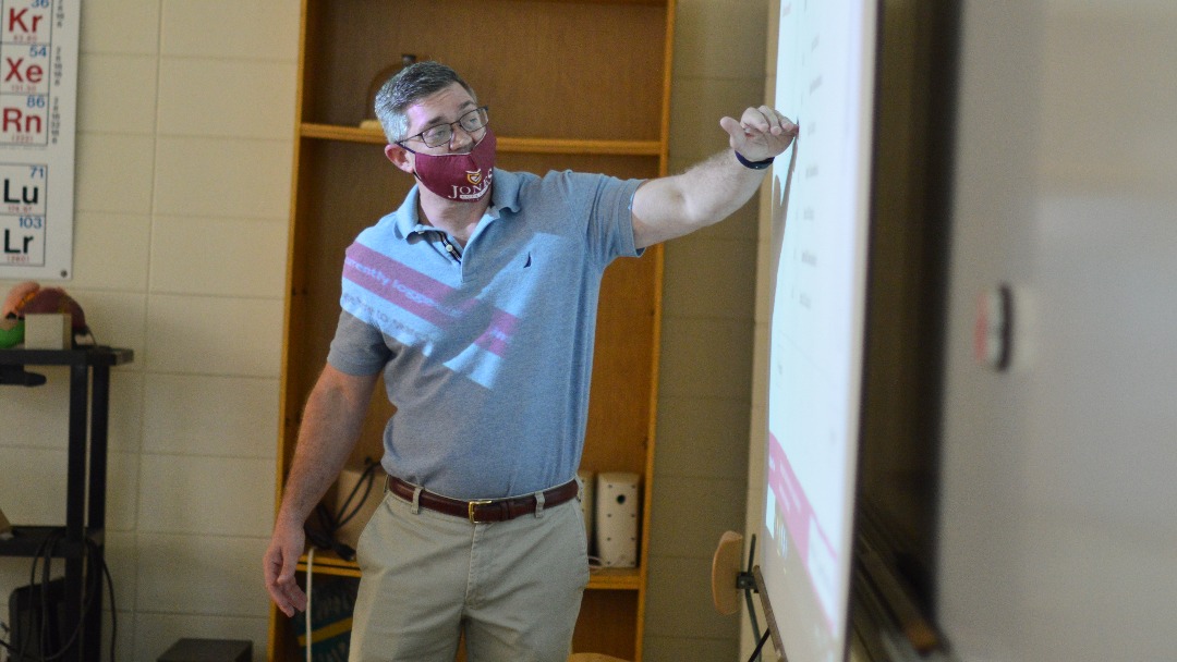JonesCollege_'s tweet photo. With an average student-teacher ratio of 27:1, our instructors are available to provide you with individualized assistance to help you succeed no matter the class! Apply online at https://t.co/p6uzs6c1zJ & join the #BobcatFamily today! #InspiringGreatness #JonesBobcats #JCSpring https://t.co/BZT11NASEs