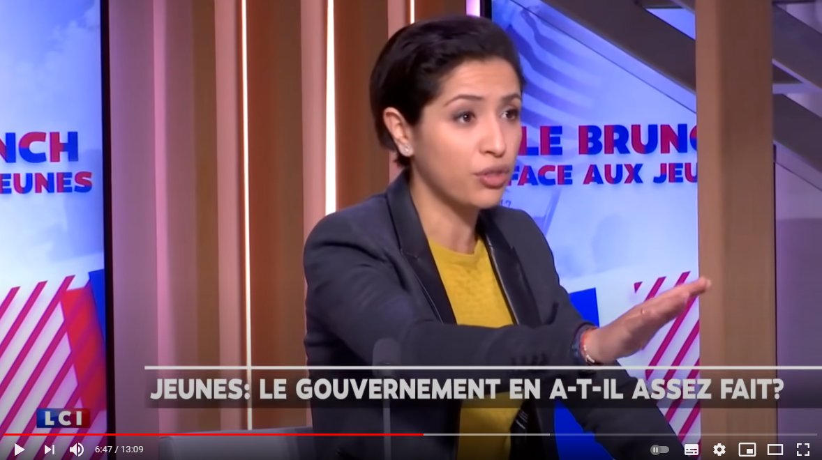 La première : Les bourses, elle semble expliquer que l'accès aux bourses a été réouvert et accessible plus largement.Mr B recadre : "oui mais la bourse est trop faible"D'un geste de la main elle lui demande de pouvoir continuer.