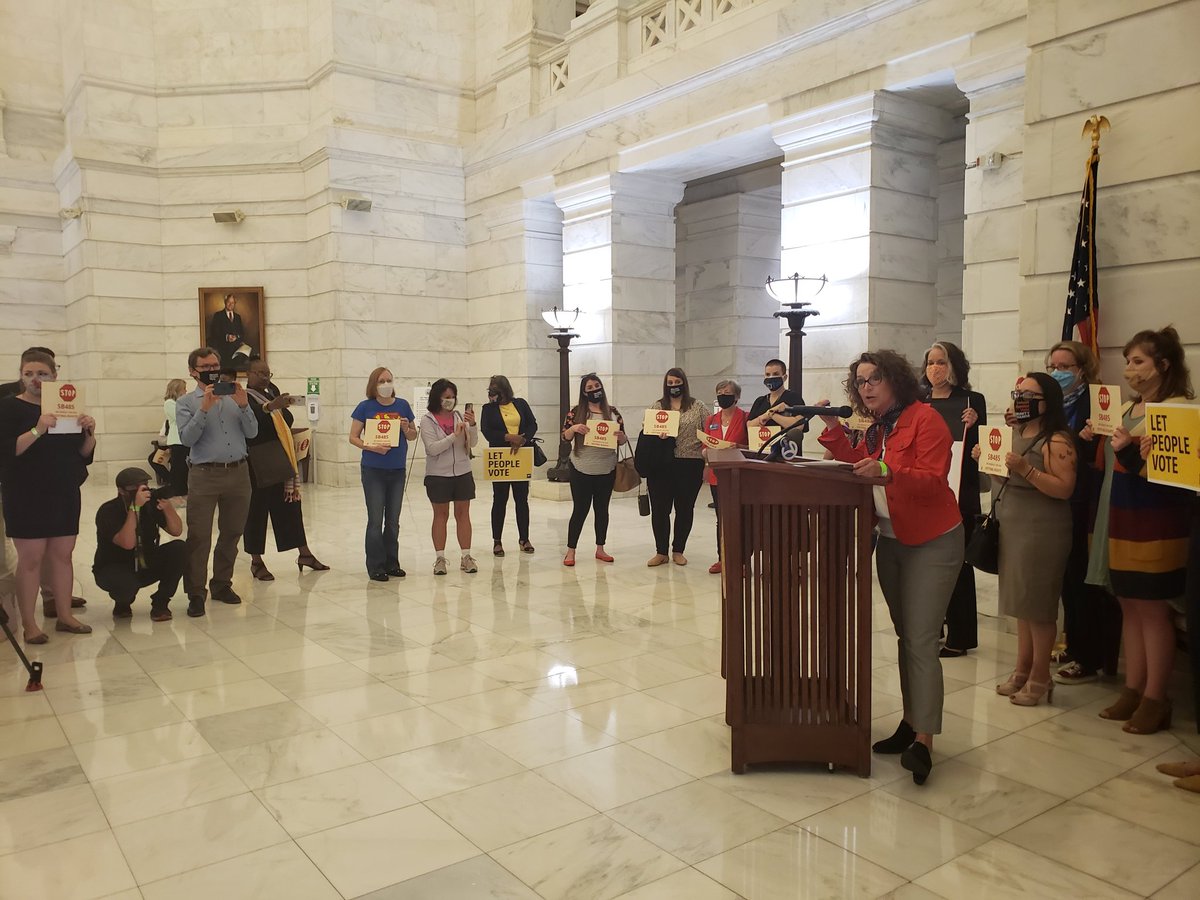 JoshuaAngPrice's tweet image. THANK YOU to the @ArkansasHouse for voting NO on #SB485, which would've eliminated Early Voting on the Monday before Election Day (busiest Early Voting day of 2020) &amp;amp; all the organizations who came out today! This proves that our Democracy works when we show up &amp;amp; turn out! 🇺🇲