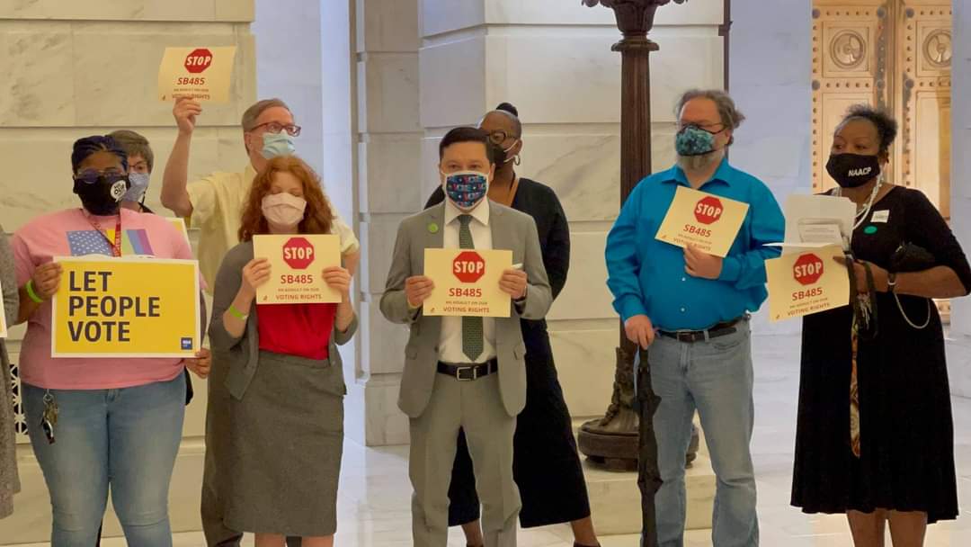 JoshuaAngPrice's tweet image. THANK YOU to the @ArkansasHouse for voting NO on #SB485, which would've eliminated Early Voting on the Monday before Election Day (busiest Early Voting day of 2020) &amp;amp; all the organizations who came out today! This proves that our Democracy works when we show up &amp;amp; turn out! 🇺🇲