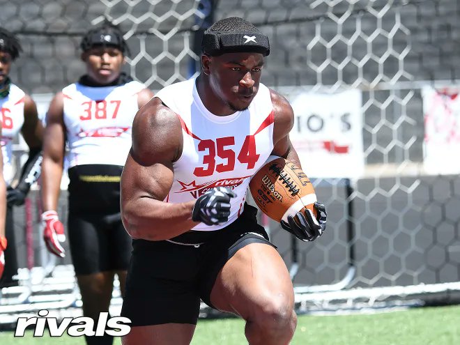 adamgorney's tweet photo. More jacked? Branson Robinson or Nick Chubb? https://t.co/T5MkKRv6cM
