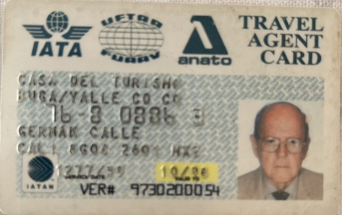 PaulaCortesC's tweet photo. Buscando cosas me encontré este otro legado, de él viene mi amor y pasión por el turismo y por el gremio! #GermánCalleSánchez #Casadelturismo. Se jubiló de #Avinca y después fue #AgentedeViajes #LegadoFamiliar https://t.co/lVSJtm1L5o