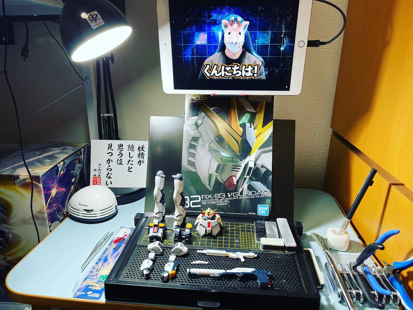 よっしー 今日はここまで 頭部 バックパック 武器類 起きたらフィンファンネル シールド 帰ってきてもフィンファンネル作ります オーバーロード3期見終わったので考察系キリンさんの動画見てます ガンプラ Nガンダム アムロレイ 逆襲のシャア