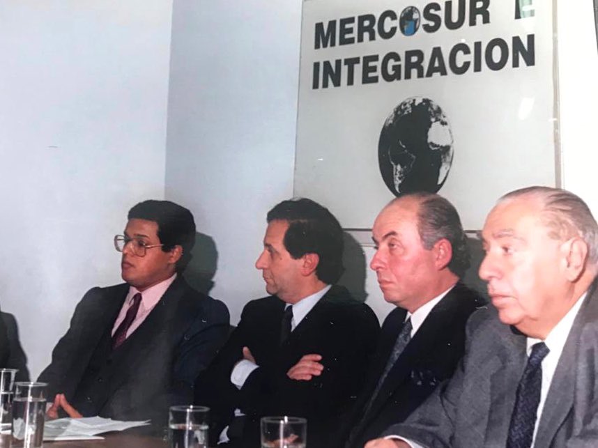 Con gran tristeza lamento el fallecimiento del Dr. Gonzalo Aguirre.

Distinguido parlamentario, Vicepresidente y referente. Ilustre figura del país y del Partido.

A sus familiares y amigos, mi afectuoso saludo.