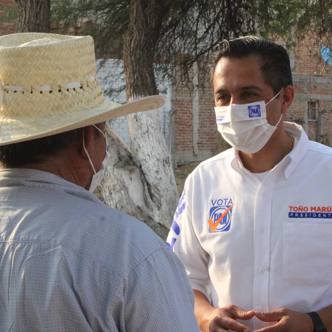 MarunTono's tweet photo. Seguimos visitando a nuestra gente, paso a paso llegamos a todas las colonias de #SanFranciscoDelRincón 
Gracias a los vecinos y amigos de la colonia Predio Río Santiago, por las muestras de apoyo a este proyecto y recibirnos en sus hogares.
#EnMejoresManos con #ToñoMarún https://t.co/j4YnSh6rxN