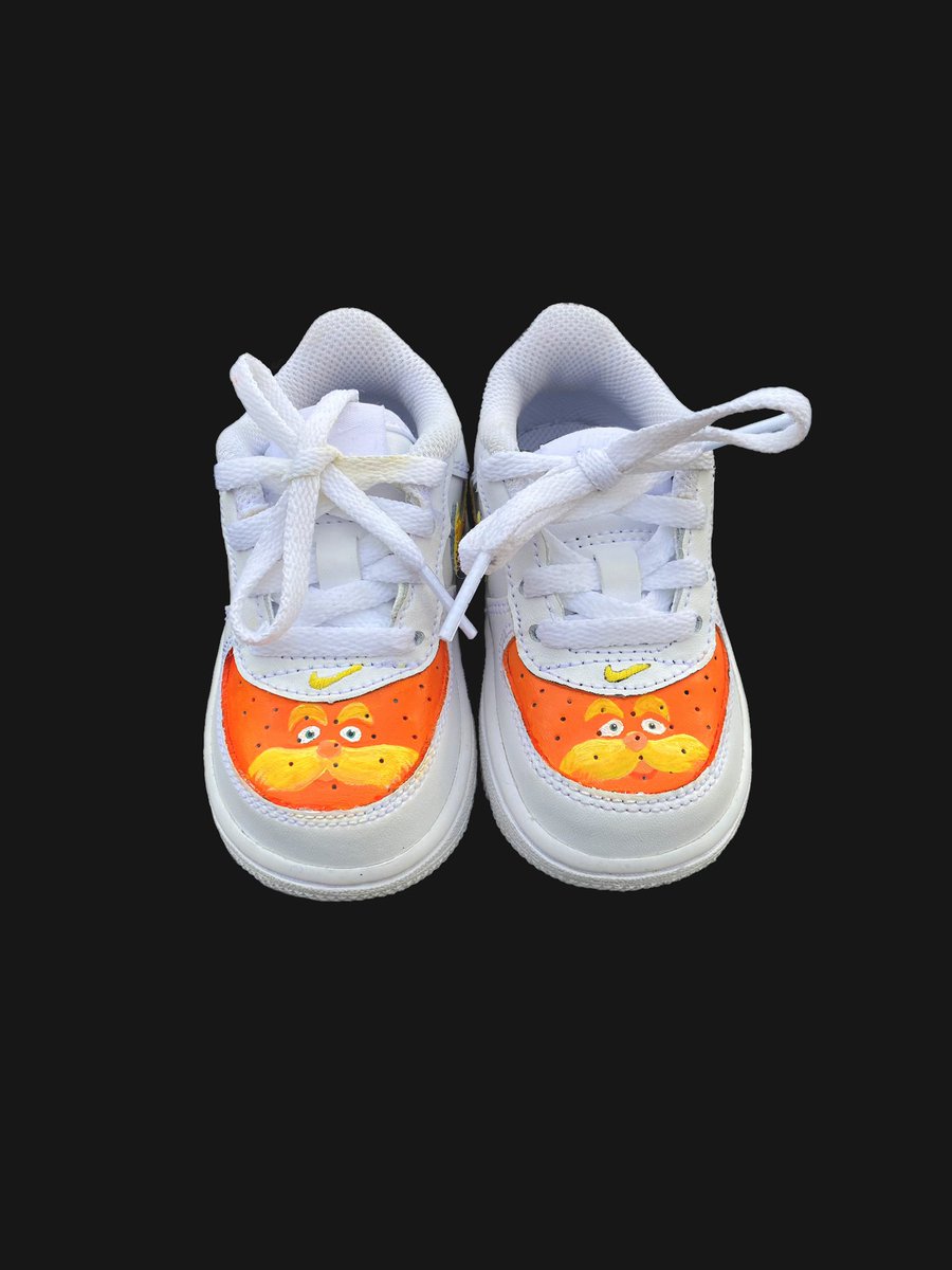malvrz99's tweet photo. The Lorax Customsโจ
โข
โข
โข
#thelorax #truffulatrees #customshoes #babycustomshoes #artistsontwitter #nike #airforce1custom #liquitexpaint #angelusdirectpaint #kicksonfire https://t.co/0fHpeUL5nU