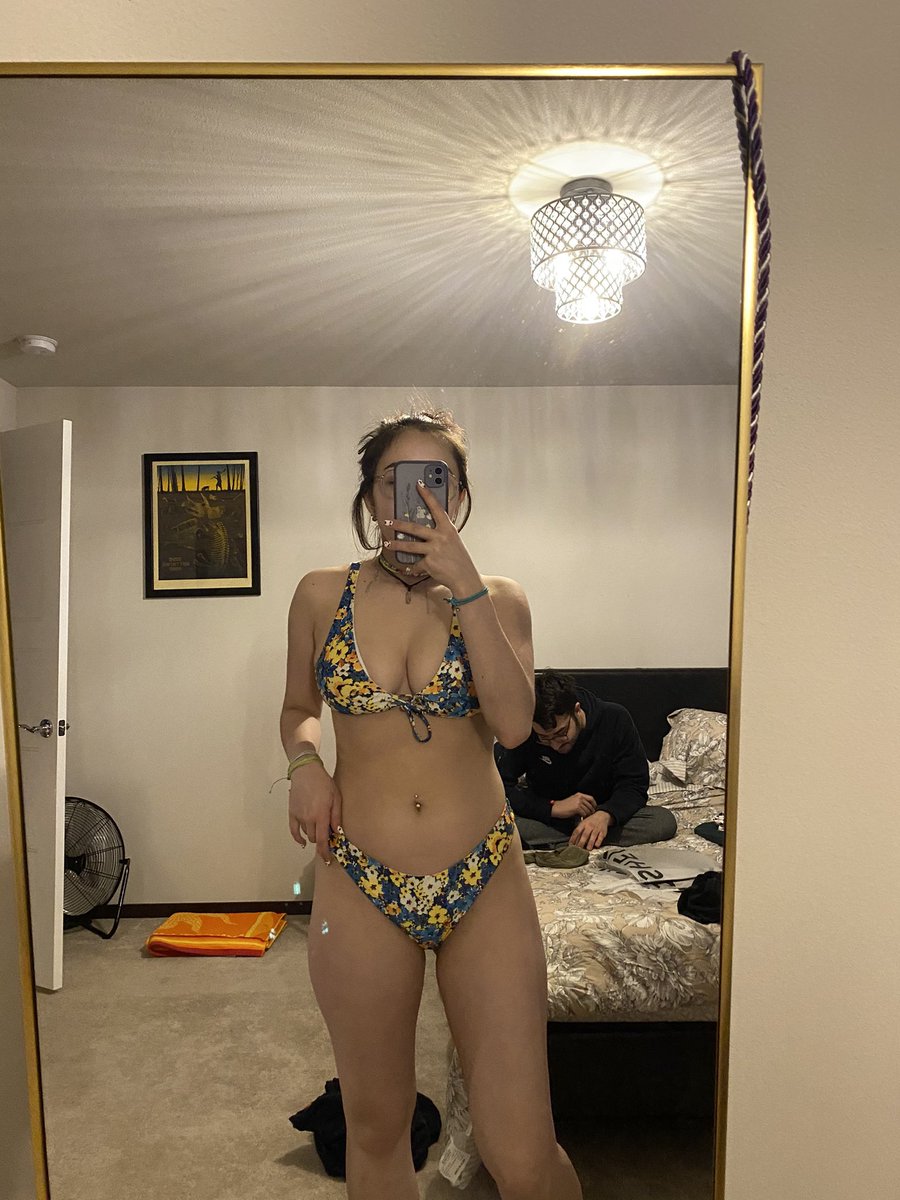 klonokitty's tweet photo. hi everyone i am learning to like my body the way it is! https://t.co/KOcbfRSQg7
