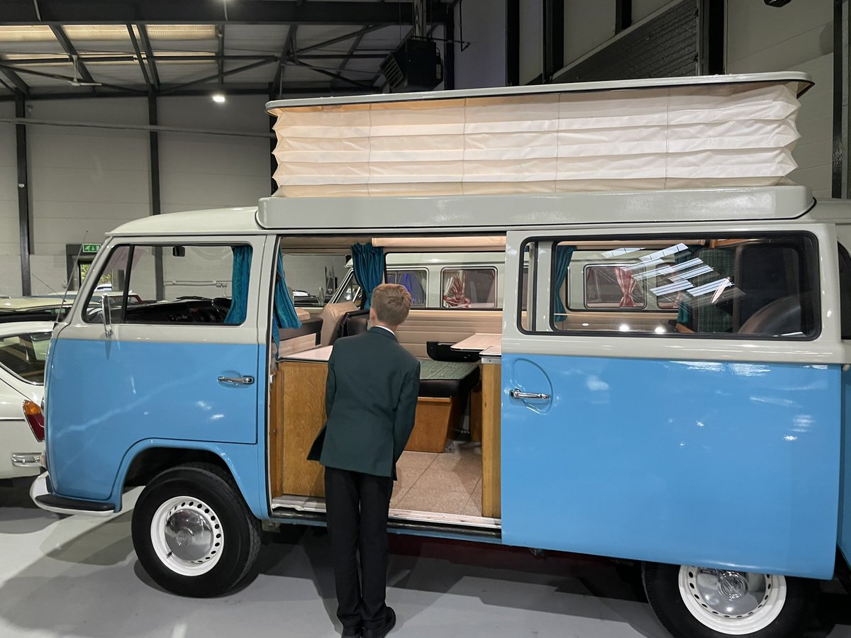 Anna de la Perrelle tweet media