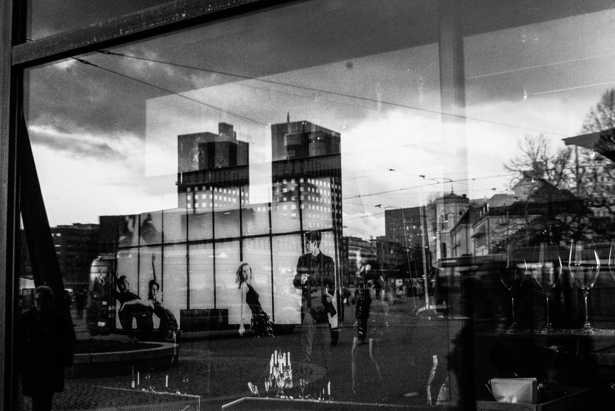 Sonichug1's tweet photo. In response to @GeneBro58636254. Landscape in a window, reflection in Oslo.
#blackandwhite #photooftheday #blackandwhitephotography #streetphotography #Nikon #areflection #Oslo https://t.co/mQiiHYNClZ