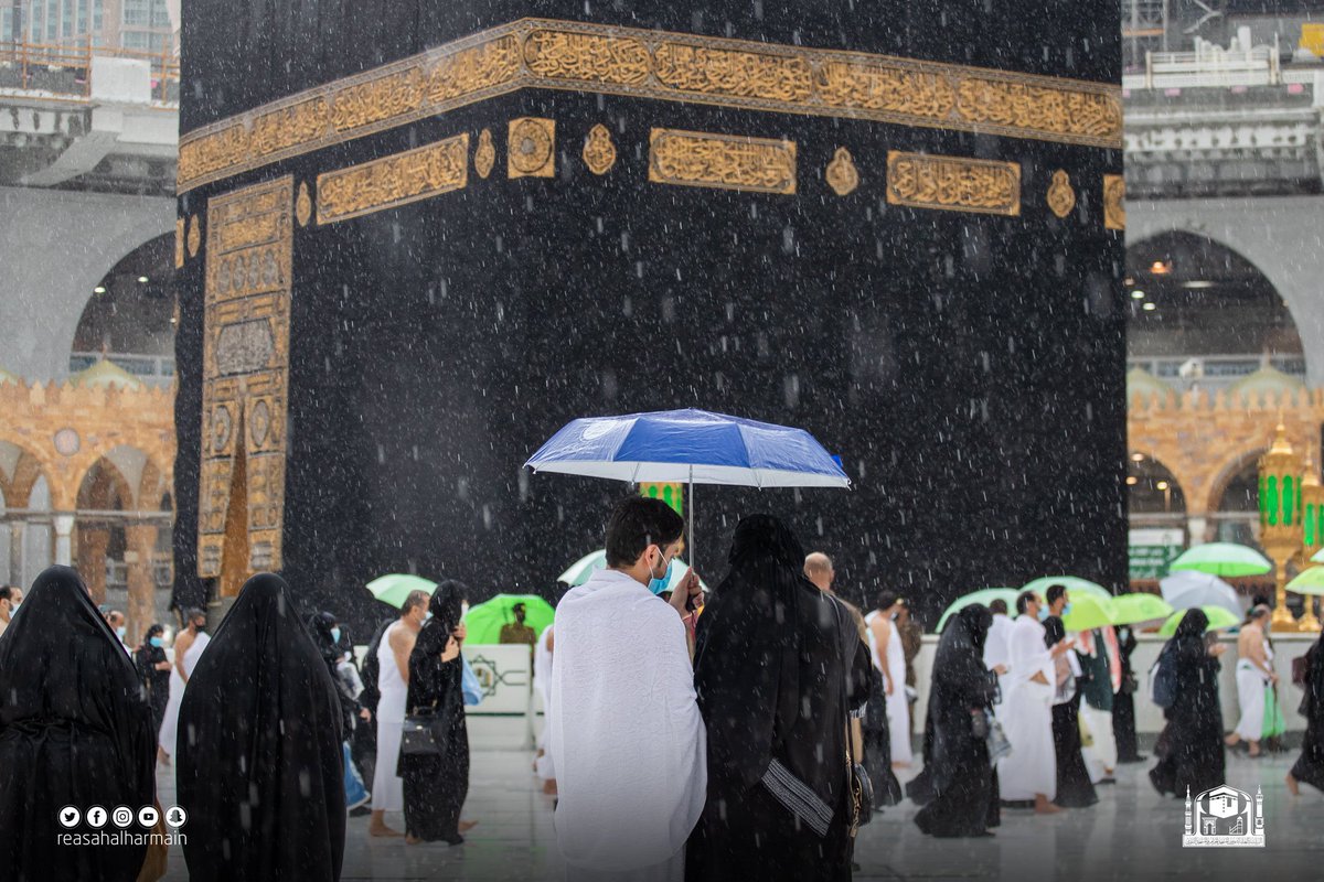 _m9ry's tweet photo. "يا لَيت بيني وبَين مكة شارع ، كُلما ضَاق صدري ذهَبت إليها"🌿🖤. https://t.co/y4utD8dFX5